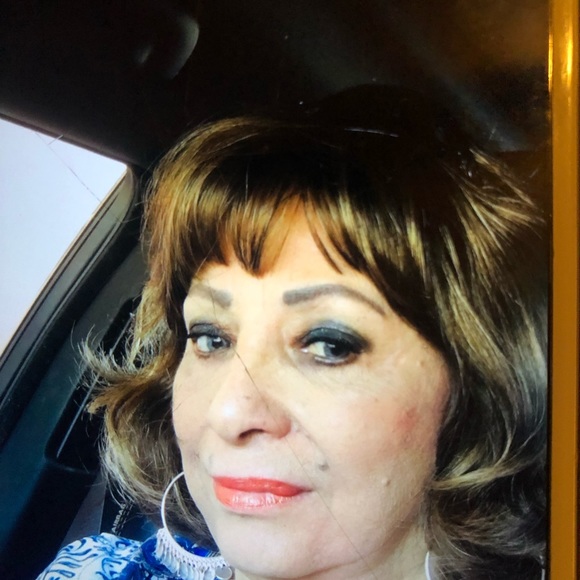 Meet your Posher, Lillian - Picture 3 of 3